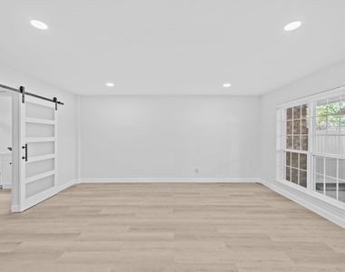 14333 Memorial Drive - Photo Thumbnail 14