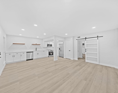 14333 Memorial Drive - Photo Thumbnail 9