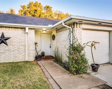 2618 Count Eric Drive - Photo Thumbnail 2