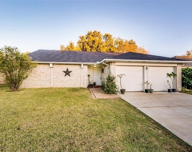 2618 Count Eric Drive - Photo Thumbnail 1
