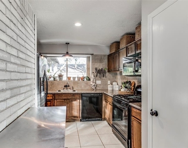 2618 Count Eric Drive - Photo Thumbnail 11