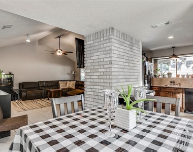 2618 Count Eric Drive - Photo Thumbnail 10