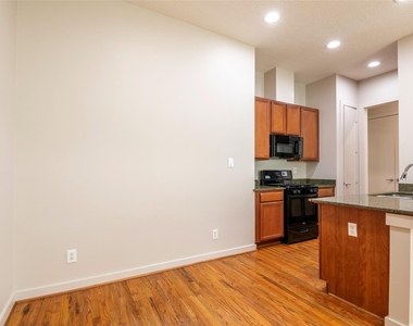 4040 Center Street - Photo Thumbnail 6