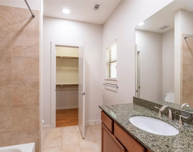4040 Center Street - Photo Thumbnail 18