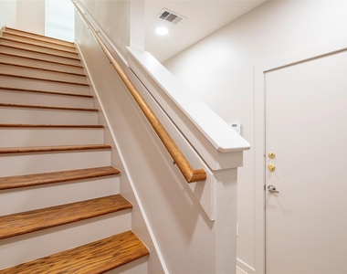 4040 Center Street - Photo Thumbnail 3