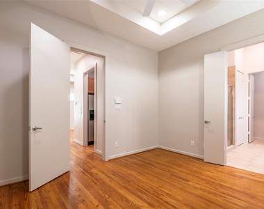 4040 Center Street - Photo Thumbnail 11