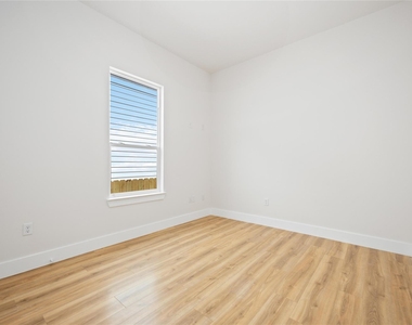7614 Avenue L - Photo Thumbnail 14