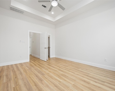 7614 Avenue L - Photo Thumbnail 21