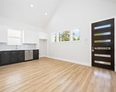 7614 Avenue L - Photo Thumbnail 8