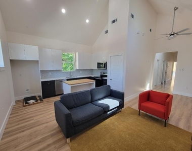7614 Avenue L - Photo Thumbnail 3