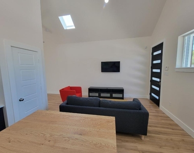 7614 Avenue L - Photo Thumbnail 4
