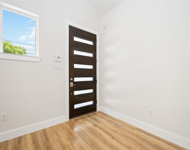 7614 Avenue L - Photo Thumbnail 6