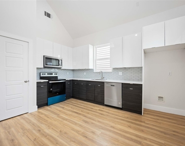 7614 Avenue L - Photo Thumbnail 10