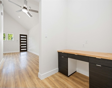 7614 Avenue L - Photo Thumbnail 13
