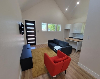 7614 Avenue L - Photo Thumbnail 2