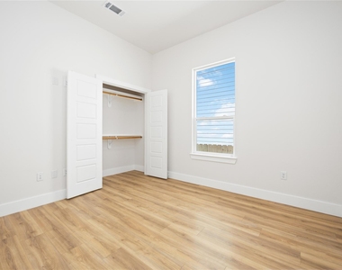 7614 Avenue L - Photo Thumbnail 17