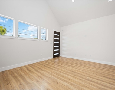 7614 Avenue L - Photo Thumbnail 9