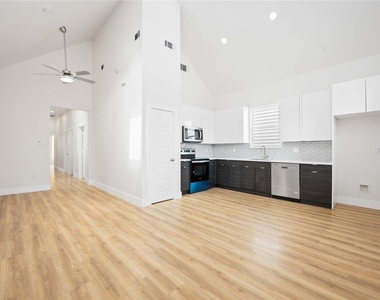 7614 Avenue L - Photo Thumbnail 7