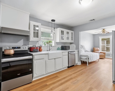 304 Bomar Street - Photo Thumbnail 5