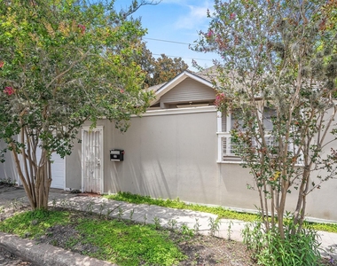 304 Bomar Street - Photo Thumbnail 1
