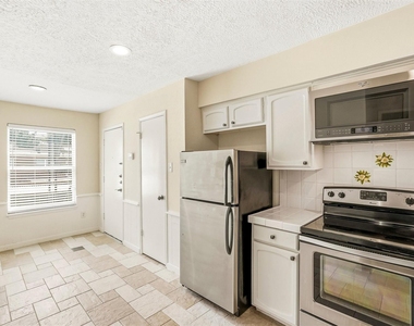 496 N Post Oak Lane - Photo Thumbnail 14