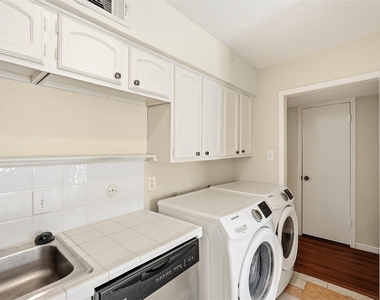496 N Post Oak Lane - Photo Thumbnail 12