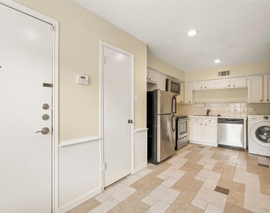 496 N Post Oak Lane - Photo Thumbnail 16