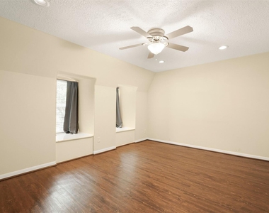 496 N Post Oak Lane - Photo Thumbnail 23