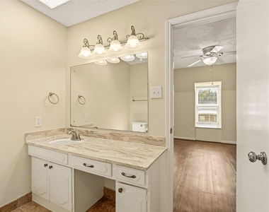 496 N Post Oak Lane - Photo Thumbnail 20