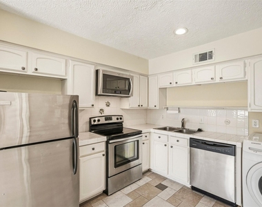 496 N Post Oak Lane - Photo Thumbnail 10