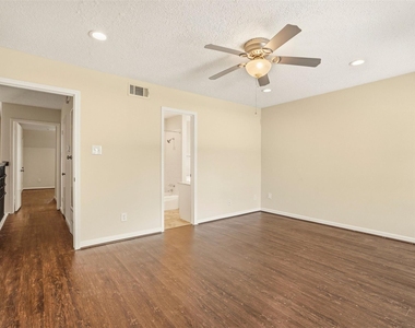 496 N Post Oak Lane - Photo Thumbnail 19