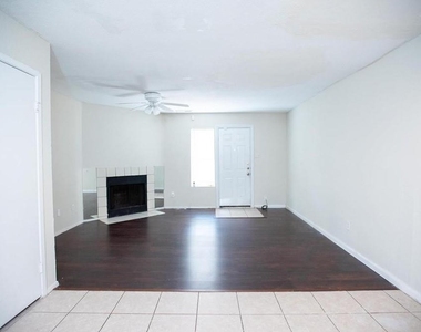 12668 Windsor Village Drive - Photo Thumbnail 4