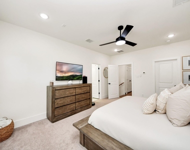 901 Lehman Street - Photo Thumbnail 19