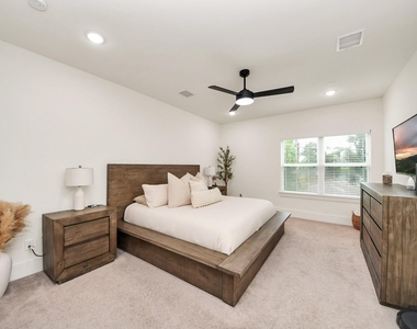 901 Lehman Street - Photo Thumbnail 18