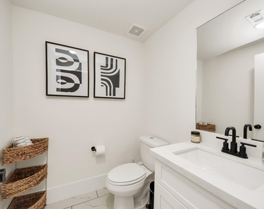 901 Lehman Street - Photo Thumbnail 16