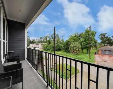 901 Lehman Street - Photo Thumbnail 2