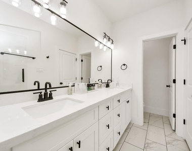 901 Lehman Street - Photo Thumbnail 24