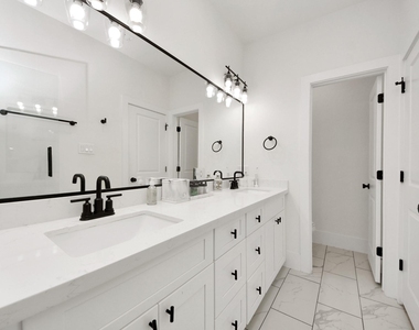 901 Lehman Street - Photo Thumbnail 23