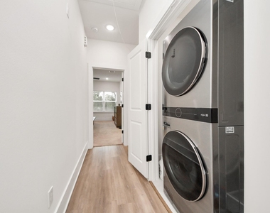 901 Lehman Street - Photo Thumbnail 17