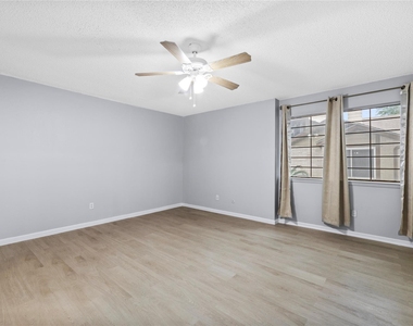 12528 Wellington Park Drive - Photo Thumbnail 4