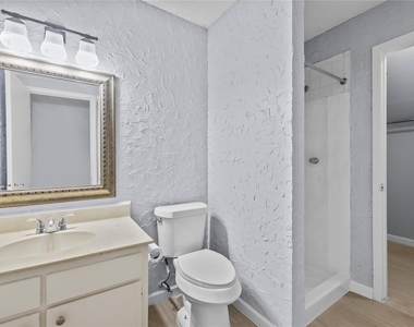 12528 Wellington Park Drive - Photo Thumbnail 16
