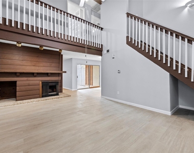 12528 Wellington Park Drive - Photo Thumbnail 3