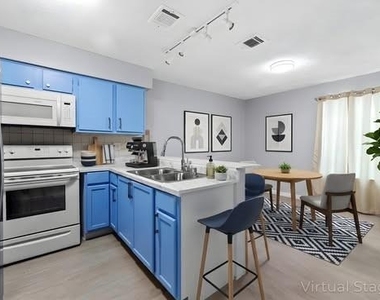 12528 Wellington Park Drive - Photo Thumbnail 14