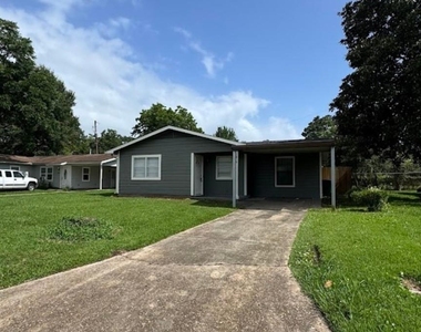 1819 Lincoln Drive - Photo Thumbnail 1
