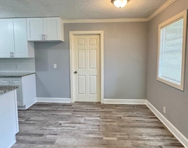1819 Lincoln Drive - Photo Thumbnail 8