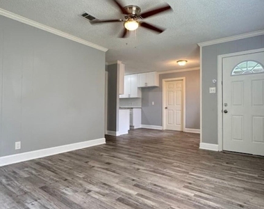 1819 Lincoln Drive - Photo Thumbnail 7