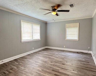 1819 Lincoln Drive - Photo Thumbnail 6