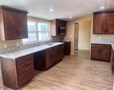 9115 Puritan Way - Photo Thumbnail 4