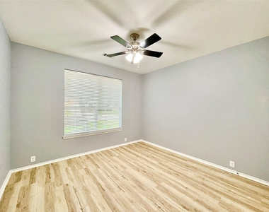 714 Honeysuckle Vine Drive - Photo Thumbnail 9
