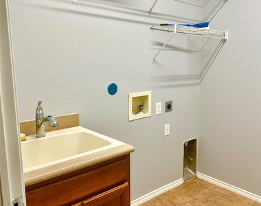 714 Honeysuckle Vine Drive - Photo Thumbnail 12